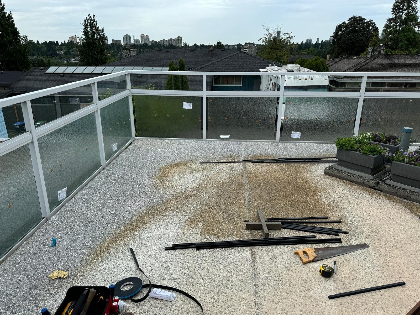 Privacy glass patio railing installation
